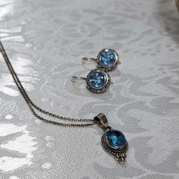 Vintage Sterling Silver genuine Aquamarine 20" necklace and earrings set - Picture 8 of 11